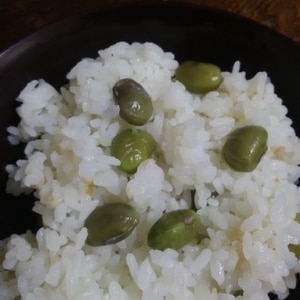 塩茹でした枝豆を使って☆簡単混ぜるだけの枝豆ご飯